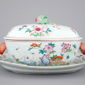 A Chinese famille rose export porcelain tureen on stand, Qianlong, 18th C. — 照片 2