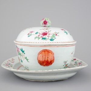 A Chinese famille rose export porcelain tureen on stand, Qianlong, 18th C. — 照片 4