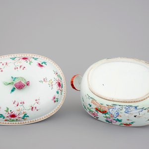 A Chinese famille rose export porcelain tureen on stand, Qianlong, 18th C. — 照片 8