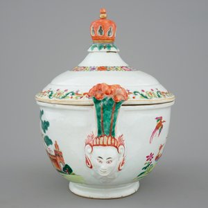 A Chinese famille rose export tureen and cover on stand, Qianlong, 18th C. — photo 4