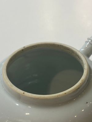 A Chinese famille rose ‘falcon’ teapot, Yongzheng — 照片 8