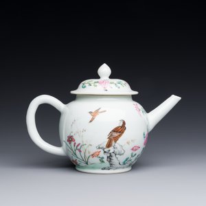A Chinese famille rose ‘falcon’ teapot, Yongzheng — 照片 2