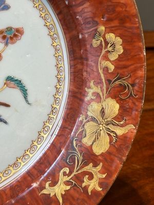 A Chinese famille rose 'faux-bois' border plate, Yongzheng/Qianlong — 照片 5
