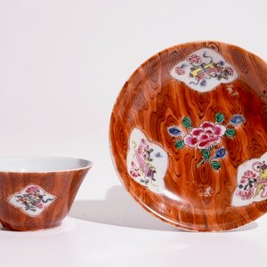 A Chinese famille rose faux-bois cup and saucer, Qianlong — photo 1