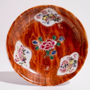 A Chinese famille rose faux-bois cup and saucer, Qianlong — photo 2