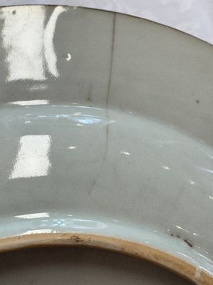 A Chinese famille rose 'Faux-Bois' teapot and three plates, Qianlong — photo 12