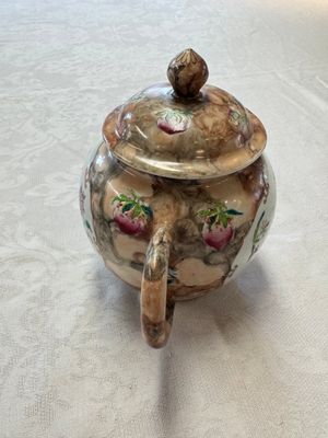 A Chinese famille rose 'Faux-Bois' teapot and three plates, Qianlong — photo 14