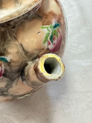 A Chinese famille rose 'Faux-Bois' teapot and three plates, Qianlong — photo 17