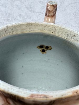 A Chinese famille rose 'Faux-Bois' teapot and three plates, Qianlong — photo 25