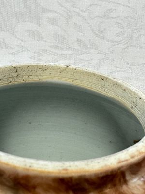 A Chinese famille rose 'Faux-Bois' teapot and three plates, Qianlong — photo 26