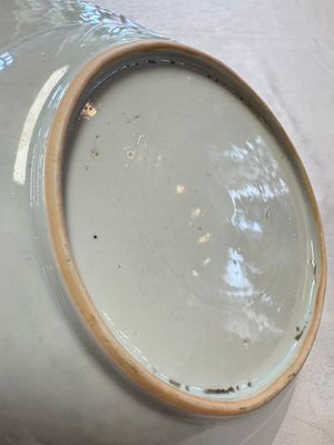 A Chinese famille rose 'Faux-Bois' teapot and three plates, Qianlong — photo 10