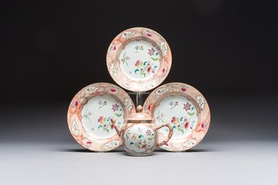 A Chinese famille rose 'Faux-Bois' teapot and three plates, Qianlong