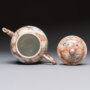 A Chinese famille rose 'Faux-Bois' teapot and three plates, Qianlong — photo 8