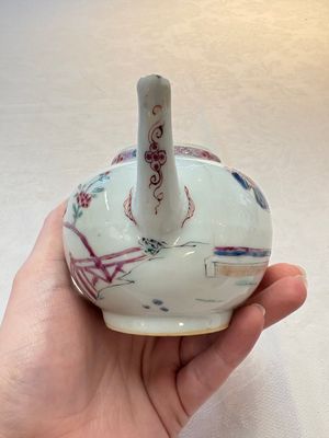 A Chinese famille rose 'Feng Yi Ting 鳳儀亭' teapot, Yongzheng — photo 5