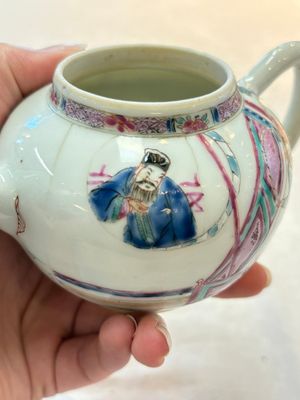 A Chinese famille rose 'Feng Yi Ting 鳳儀亭' teapot, Yongzheng — photo 7
