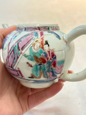 A Chinese famille rose 'Feng Yi Ting 鳳儀亭' teapot, Yongzheng — photo 8