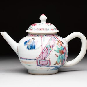 A Chinese famille rose 'Feng Yi Ting 鳳儀亭' teapot, Yongzheng — photo 1