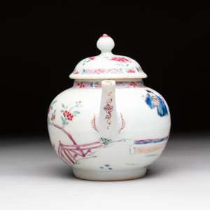 A Chinese famille rose 'Feng Yi Ting 鳳儀亭' teapot, Yongzheng — photo 4