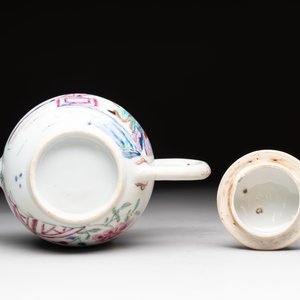 A Chinese famille rose 'Feng Yi Ting 鳳儀亭' teapot, Yongzheng — photo 6