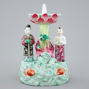 A Chinese famille rose figural candle holder, 19th C. — photo 1