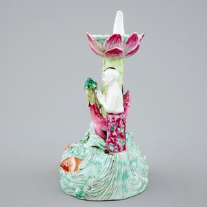 A Chinese famille rose figural candle holder, 19th C. — photo 2