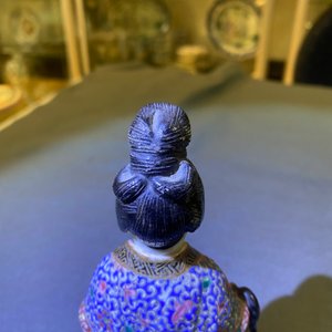 A Chinese famille rose figure of a lady on a lotus throne, 19th C. — photo 11