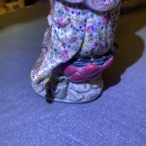 A Chinese famille rose figure of a lady on a lotus throne, 19th C. — photo 20