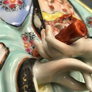 A Chinese famille rose figure of a standing Guanyin, Qianlong — photo 15