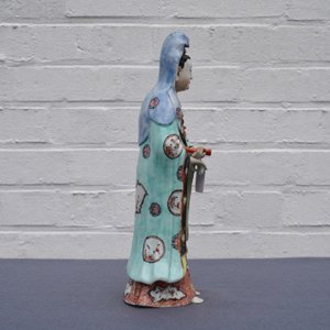 A Chinese famille rose figure of a standing Guanyin, Qianlong — photo 10