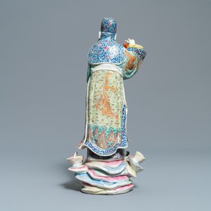 A Chinese famille rose figure of an immortal, 19/20th C. — photo 3