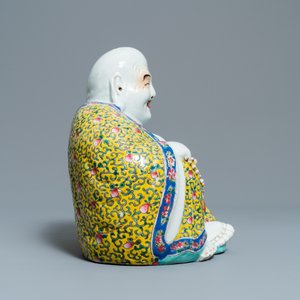 A Chinese famille rose figure of Buddha, impressed seal mark, 19th C. — photo 4