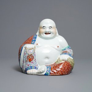 A Chinese famille rose figure of Buddha, Republic — 照片 2