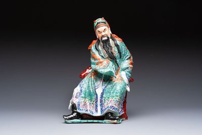 A Chinese famille rose figure of Guandi, 19/20th C.