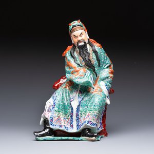A Chinese famille rose figure of Guandi, 19/20th C. — photo 1