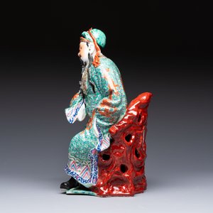 A Chinese famille rose figure of Guandi, 19/20th C. — photo 2