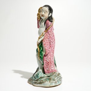 A Chinese famille rose figure of Liu Hai with the toad, 20th C. — photo 3