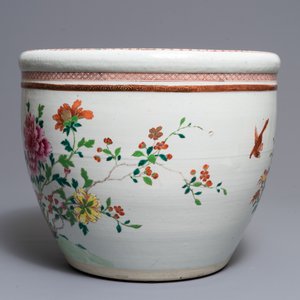 A Chinese famille rose fish bowl with birds among flowers, Qianlong — 照片 3