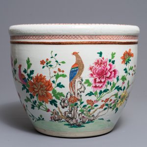 A Chinese famille rose fish bowl with birds among flowers, Qianlong — 照片 4