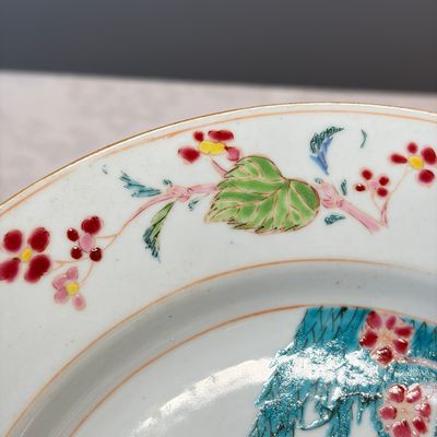 A Chinese famille rose 'Fisherman, Lady and Child' plate — foto 4