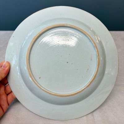 A Chinese famille rose 'Fisherman, Lady and Child' plate — foto 6