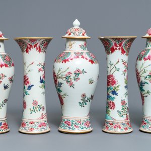 A Chinese famille rose five-piece garniture with birds among blossoms, Qianlong — 照片 3