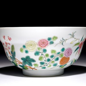 A Chinese famille rose floral bowl, Guangxu mark and prob. of the period, 19/20th C. — 照片 1