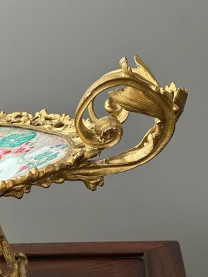 A Chinese famille rose 'flower basket' dish with gilt bronze mount, Yongzheng — photo 5