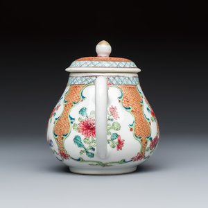 A Chinese famille rose 'Flower Basket' teapot — photo 3
