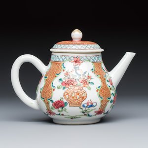 A Chinese famille rose 'Flower Basket' teapot — photo 4