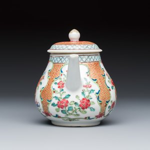 A Chinese famille rose 'Flower Basket' teapot — photo 5