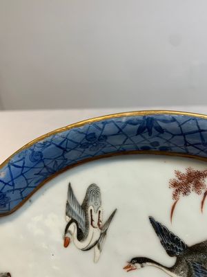 A Chinese famille rose flower-shaped '18 geese' tray, mid-19th C. — foto 4