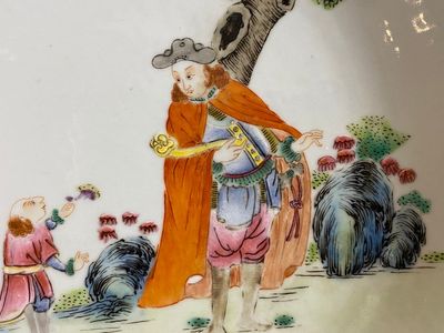 A Chinese famille rose 'foreigner' plate, Qianlong mark and probably of the period — 照片 6