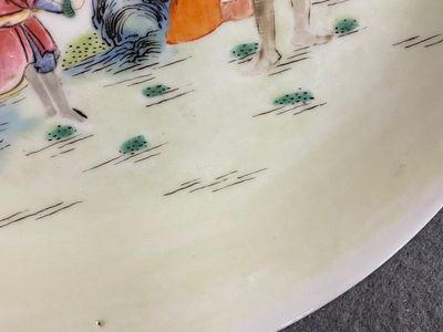 A Chinese famille rose 'foreigner' plate, Qianlong mark and probably of the period — 照片 8