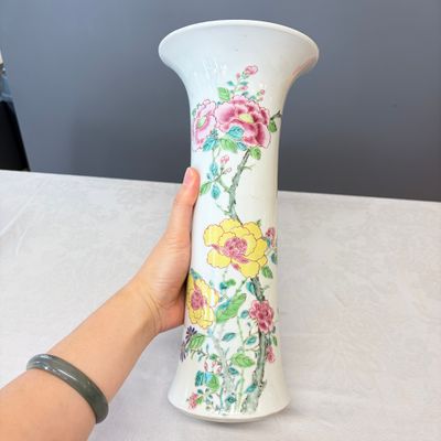 A Chinese famille rose four-piece garniture with floral design — foto 32